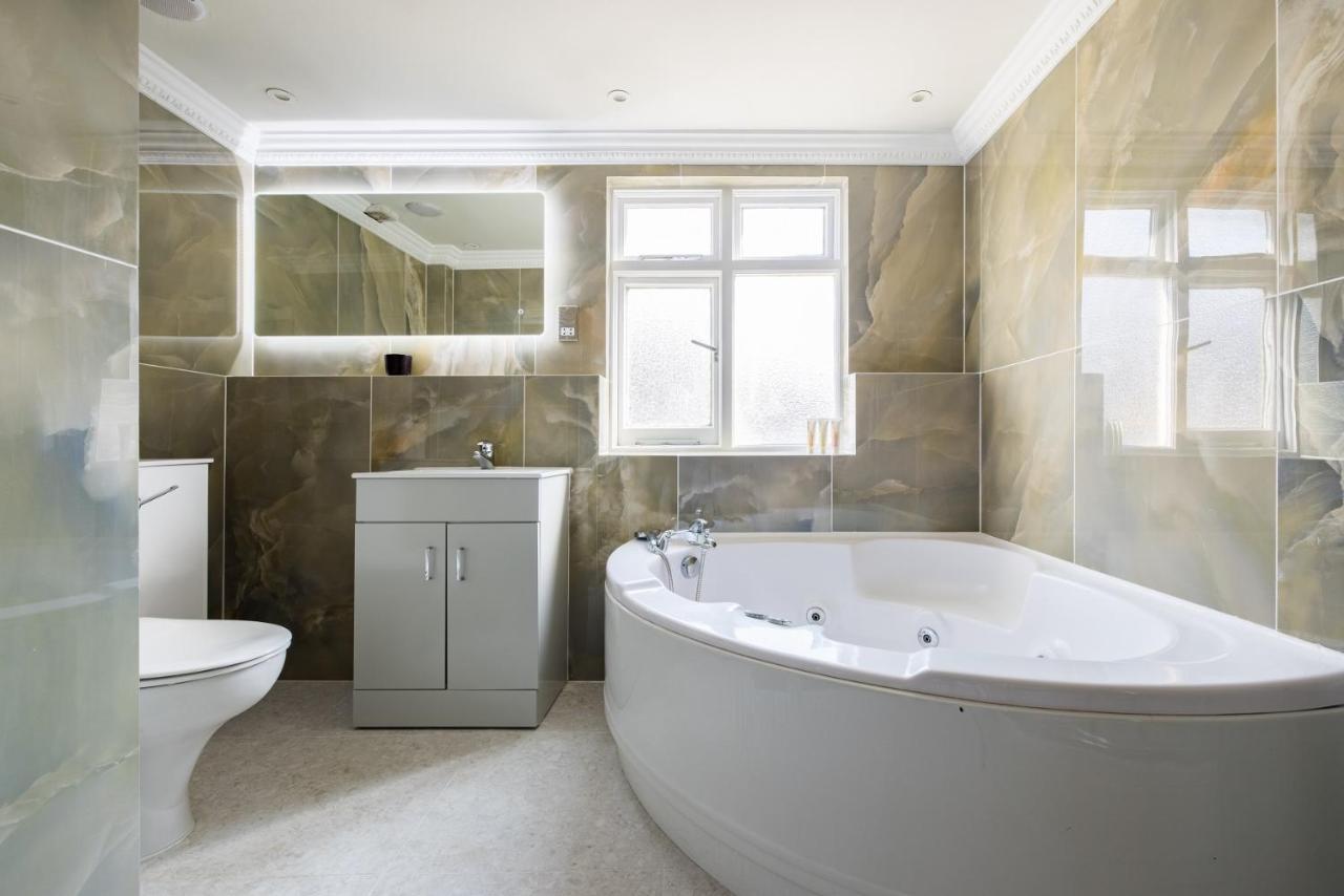 The Sussex Garden Retreat - Elegant 2Bdr Flat Daire Londra Dış mekan fotoğraf