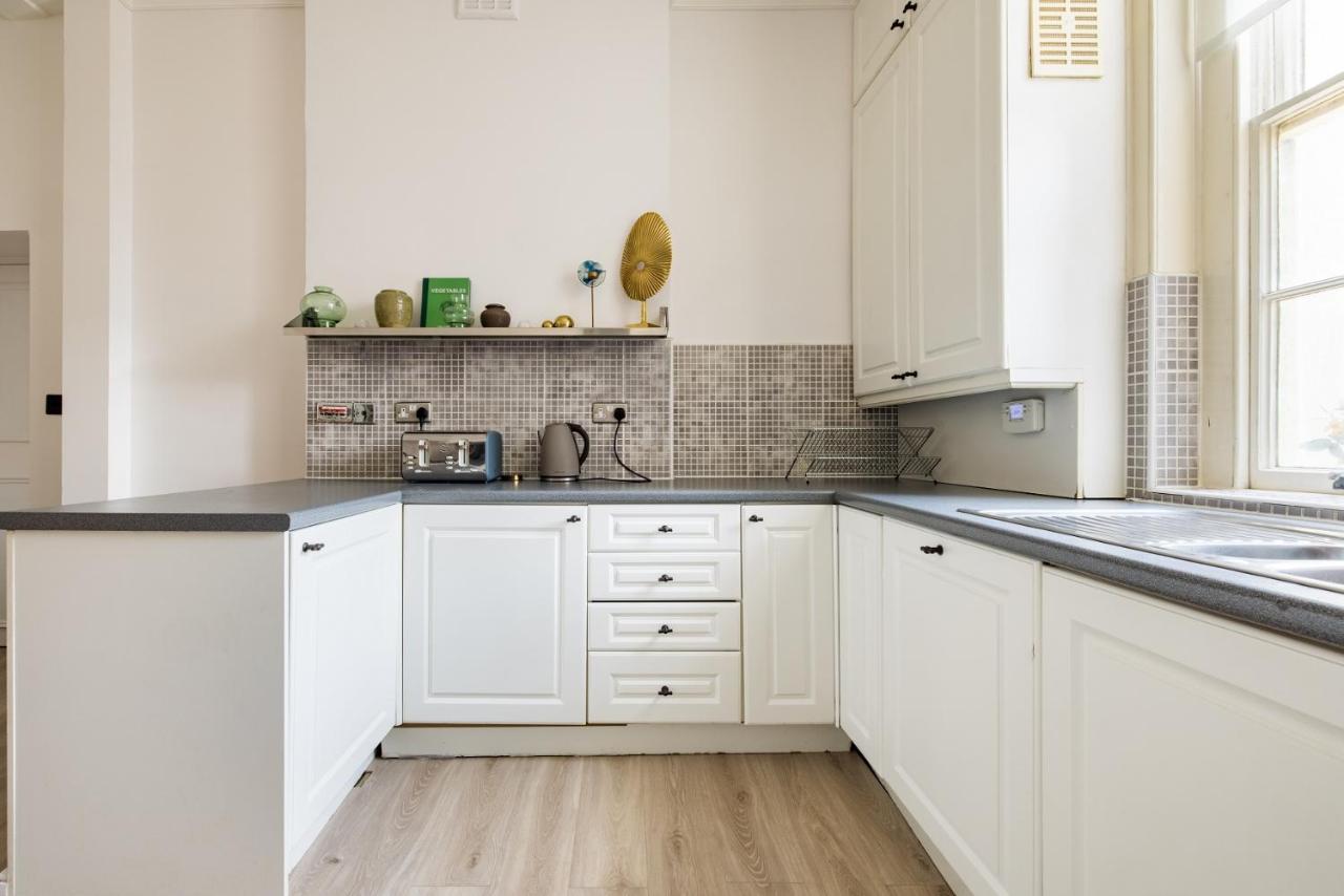 The Sussex Garden Retreat - Elegant 2Bdr Flat Daire Londra Dış mekan fotoğraf