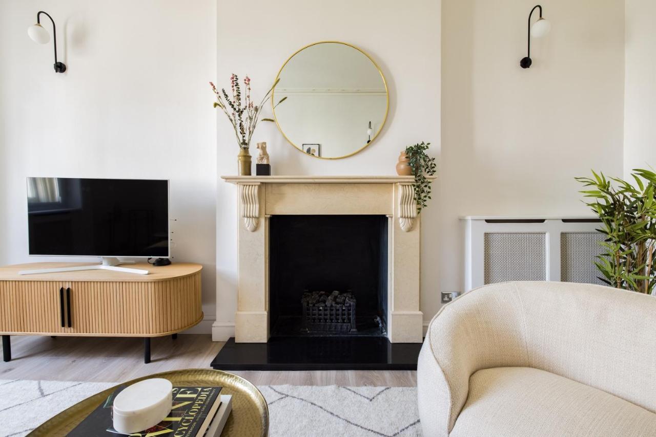 The Sussex Garden Retreat - Elegant 2Bdr Flat Daire Londra Dış mekan fotoğraf