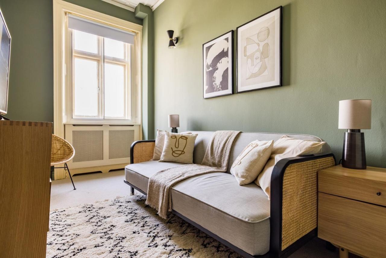 The Sussex Garden Retreat - Elegant 2Bdr Flat Daire Londra Dış mekan fotoğraf