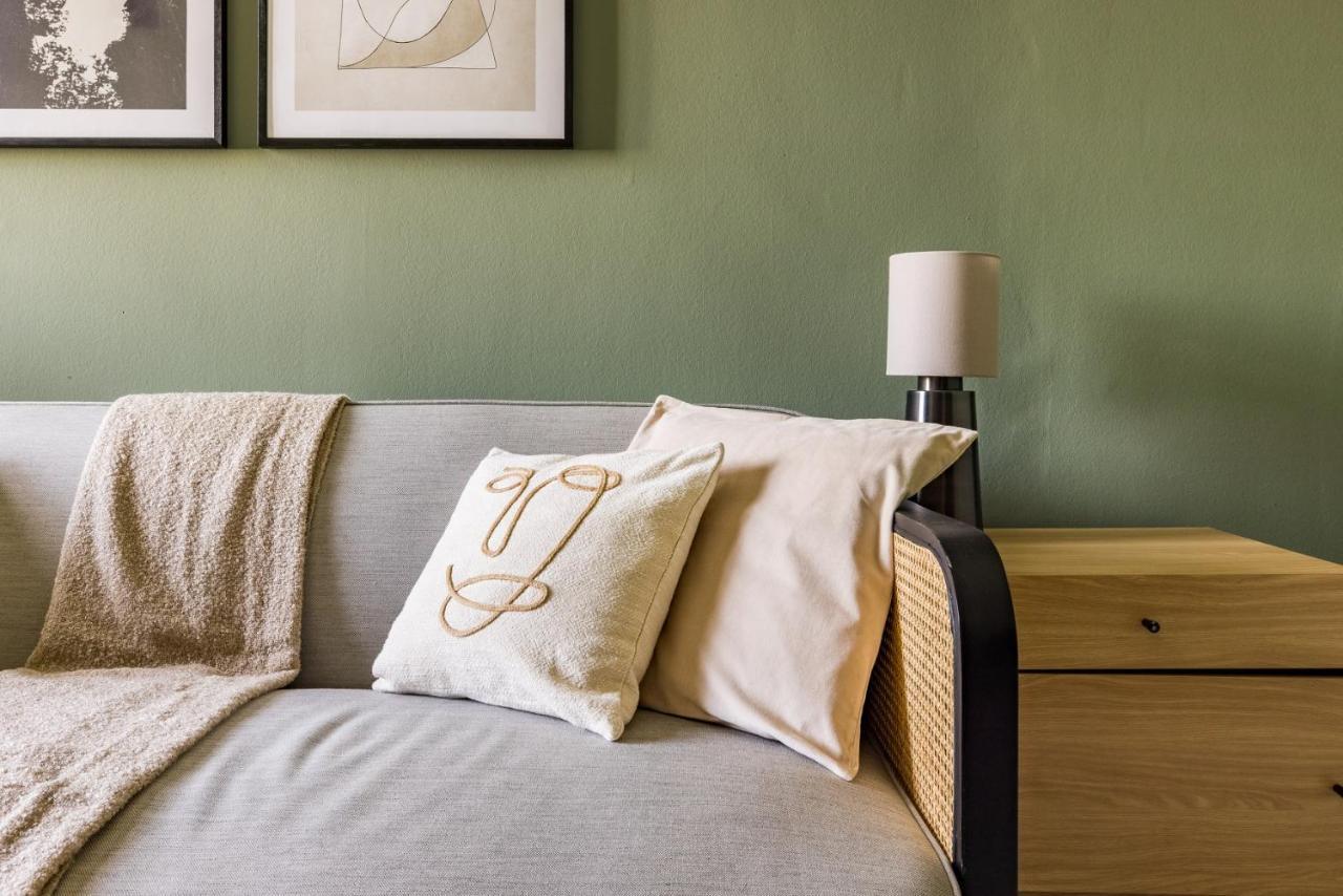 The Sussex Garden Retreat - Elegant 2Bdr Flat Daire Londra Dış mekan fotoğraf