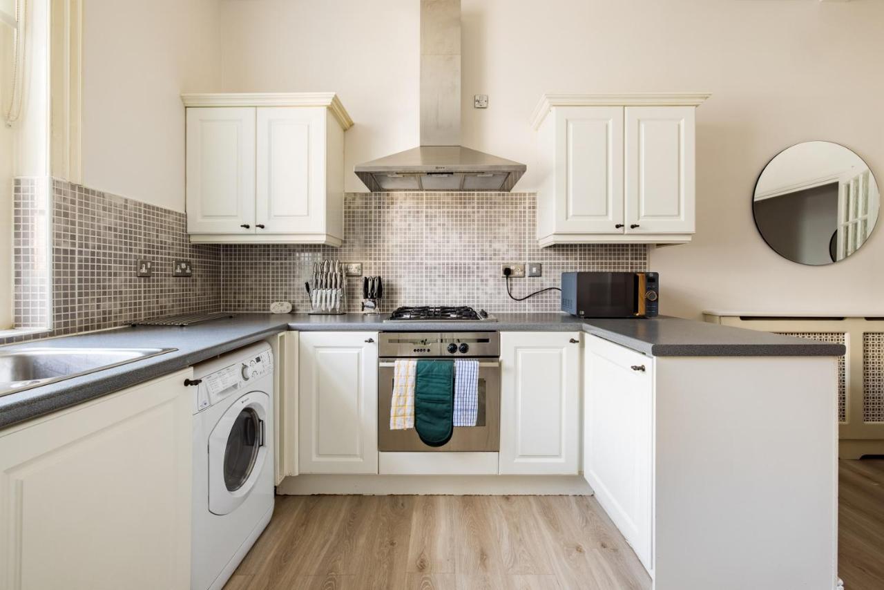 The Sussex Garden Retreat - Elegant 2Bdr Flat Daire Londra Dış mekan fotoğraf